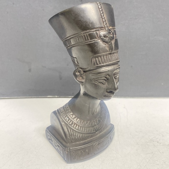 Nefertiti Bastet Goddesses Carved Stone Bust Sculptures Egyptian Head Set of Two - Picture 9 of 15